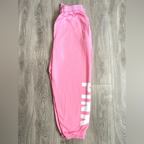 πNWT VS PINK WHITE CAMPUS BLING TEE AND FLEECE BAGGY JOGGERS / 2 PIECE SET PINK - Picture 8 of 15